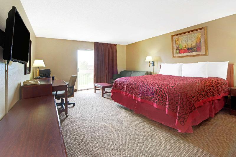 Days Inn and Suites by Wyndham St. Louis Westport Plaza - photo 2
