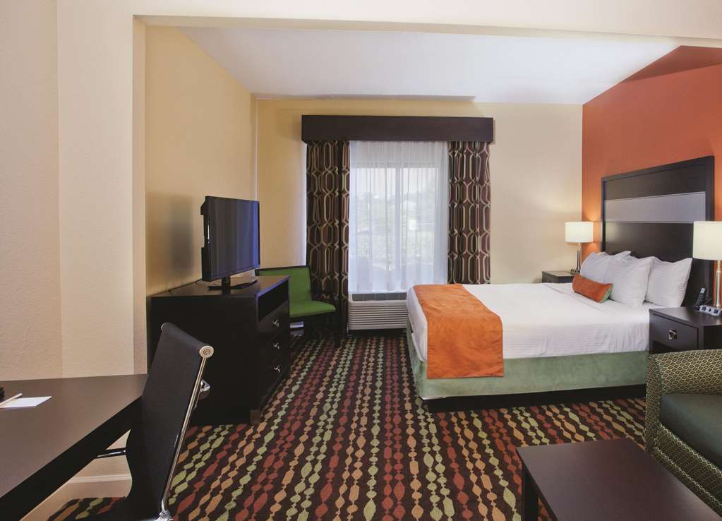 La Quinta Inn & Suites by Wyndham Florence - photo 17