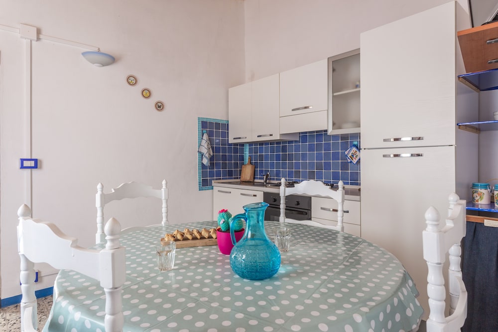 La Casetta Sea And Mountain pet-friendly hotel Scano Di Montiferro
