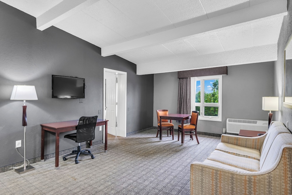 Eastlake Suites Hotel & Conference Center By OYO Urbana - photo 42