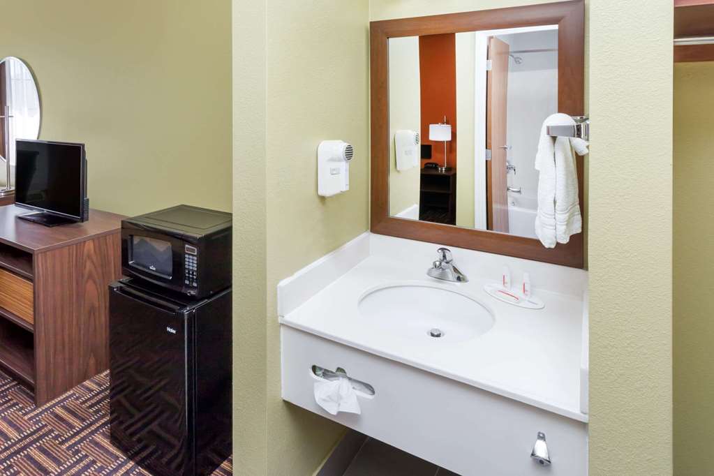 Super 8 by Wyndham Rochester - photo 8