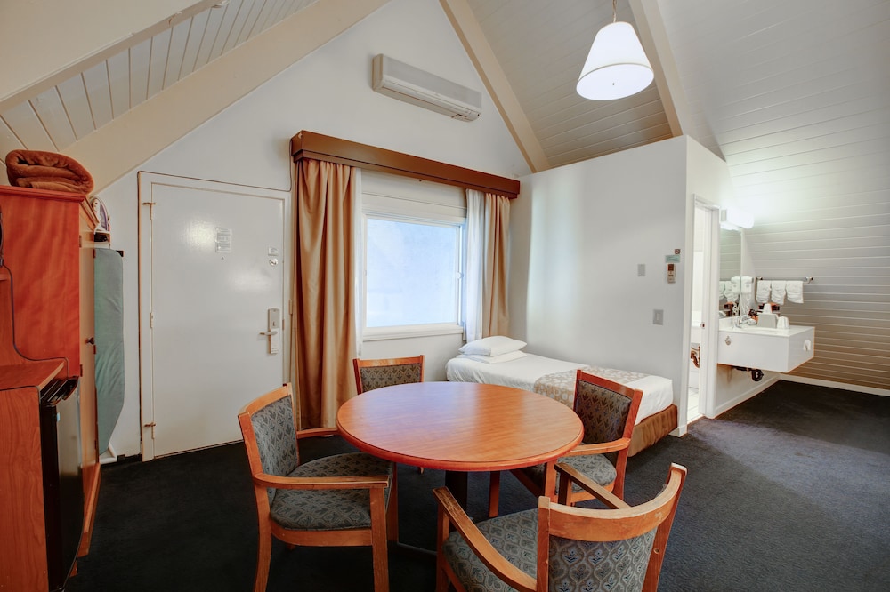 Newport Channel Inn Near Huntington State Beach - photo 22
