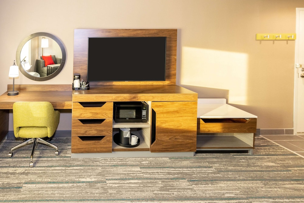 Hampton Inn by Hilton Selma - photo 12