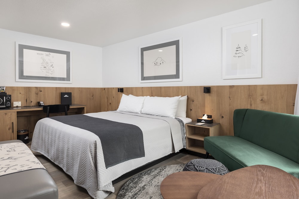 The Lumberjack Hotel - photo 10