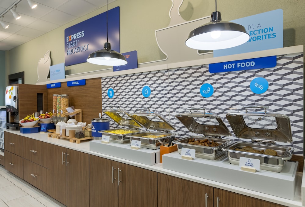 Holiday Inn Express and Suites San Marcos South by IHG - photo 32