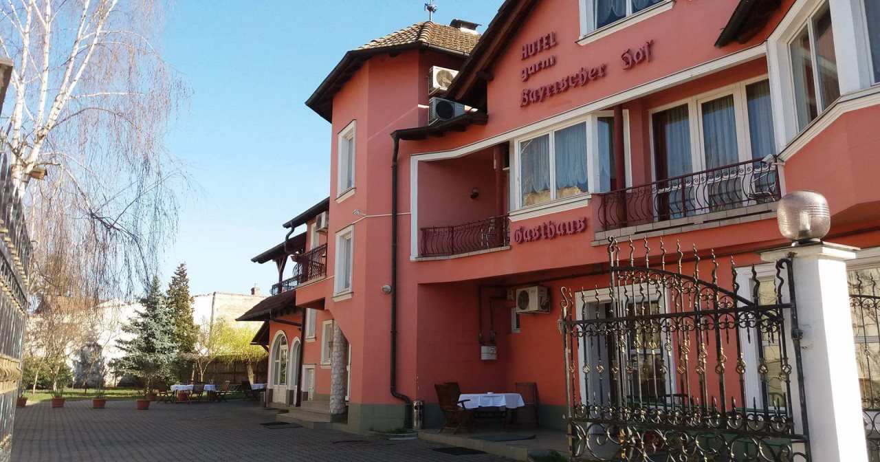 Pensiunea Curtea Bavareza — 4-Star Luxury Hotel in Targu-Mures, Romania