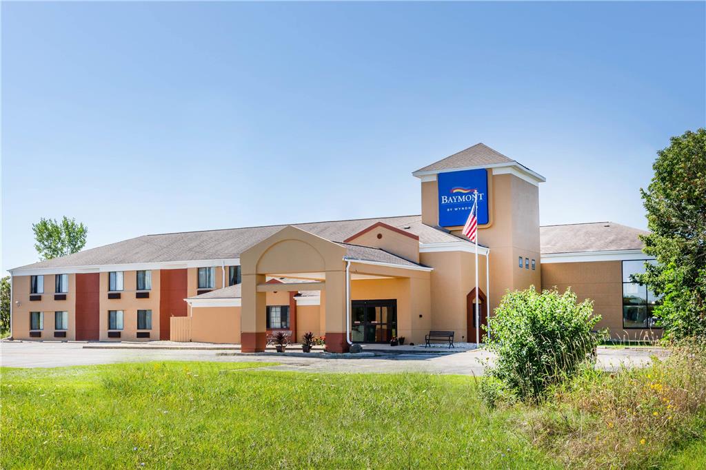 Baymont Inn & Suites by Wyndham Mukwonago - photo 3