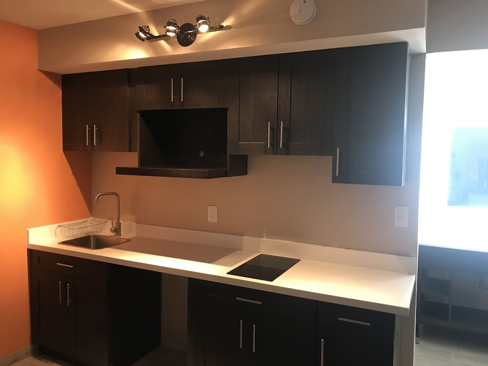 Tropical Inn & Suites - photo 32