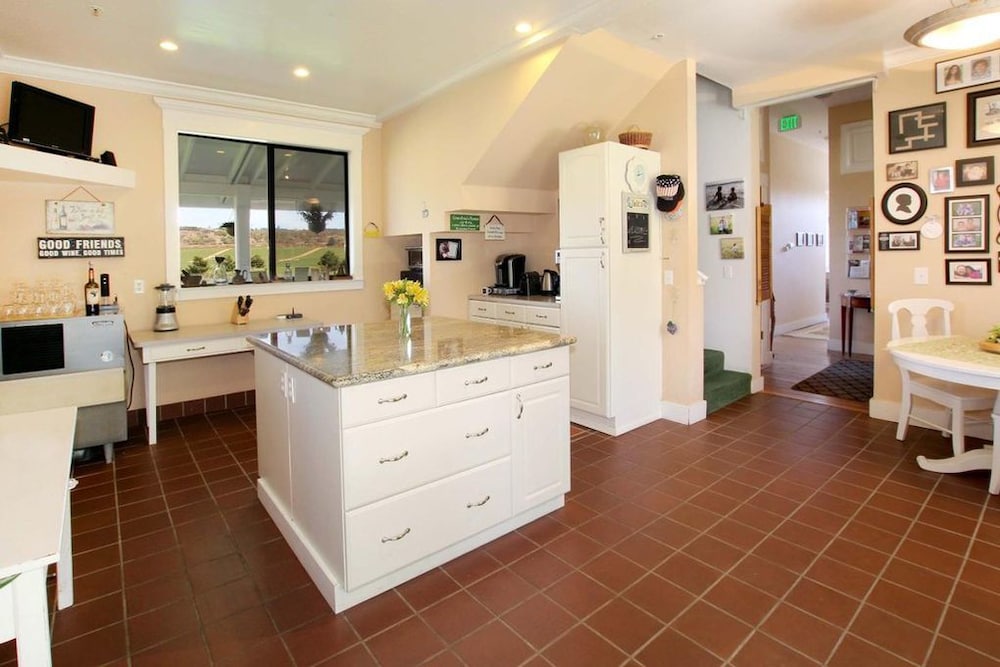 Flora Vista Inn - photo 29