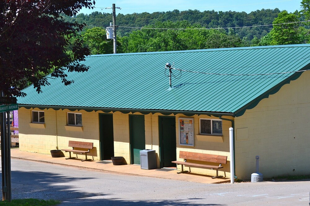 Yogi Bear's Jellystone Park Camp Resort - photo 29