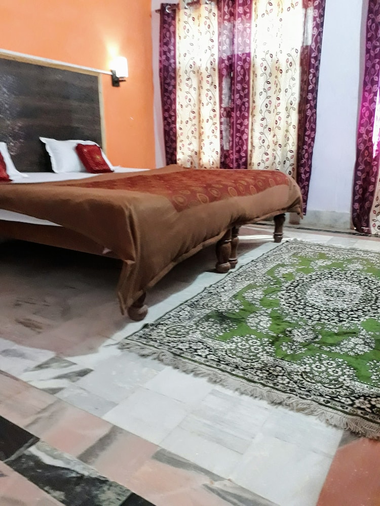 Hotel Plaza Khajuraho in Rajnagar, India