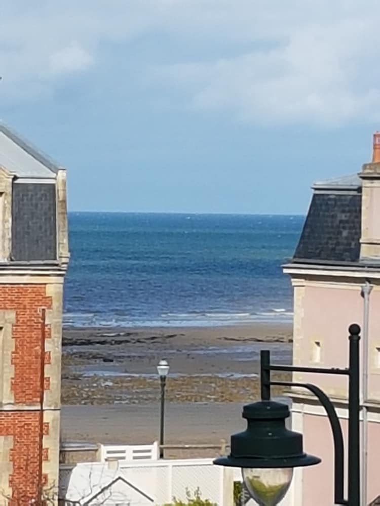 Hôtel De Normandie — hotel in Saint-Aubin-Sur-Mer