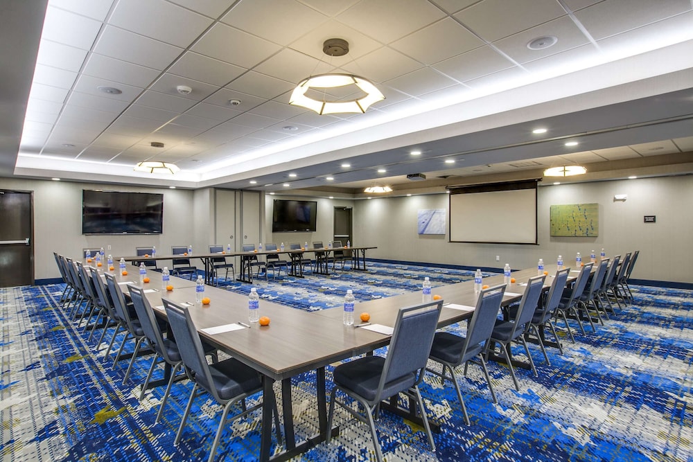 Hampton Inn & Suites Dallas Ft. Worth Airport South - photo 53