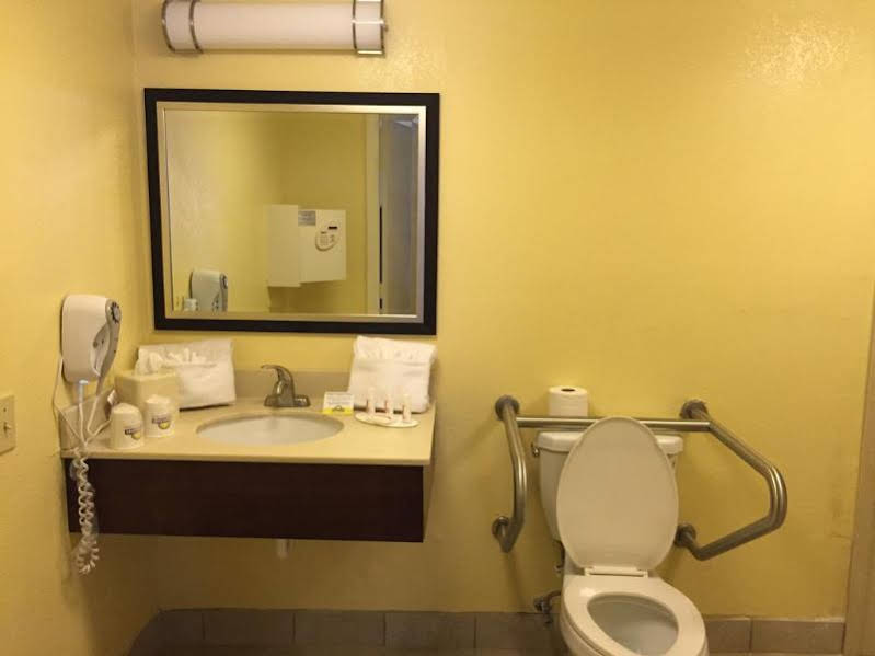 Days Inn by Wyndham Charleston Historic District - photo 24