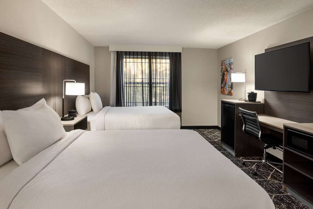 La Quinta Inn & Suites by Wyndham Lake George - photo 20