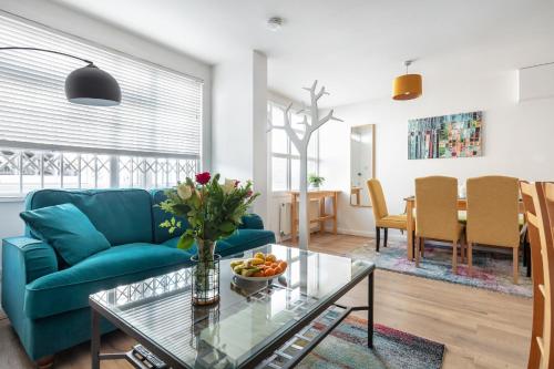 Cozy 3 Bed House on a Quiet Mews — 4-Star Luxury Hotel in London, United Kingdom