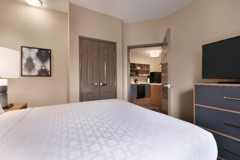 Candlewood Suites Springfield North - photo 33