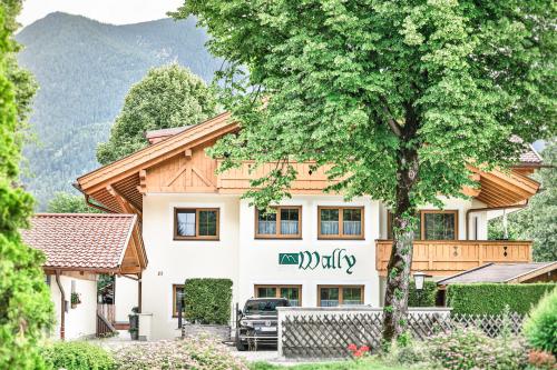 Ferienwohnungen Zur Wally — 4-Star Luxury Hotel in Garmisch-Partenkirchen, Germany