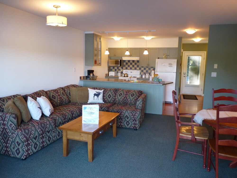 Siennas Harbour House — 4-Star Luxury Hotel in Tofino, Canada