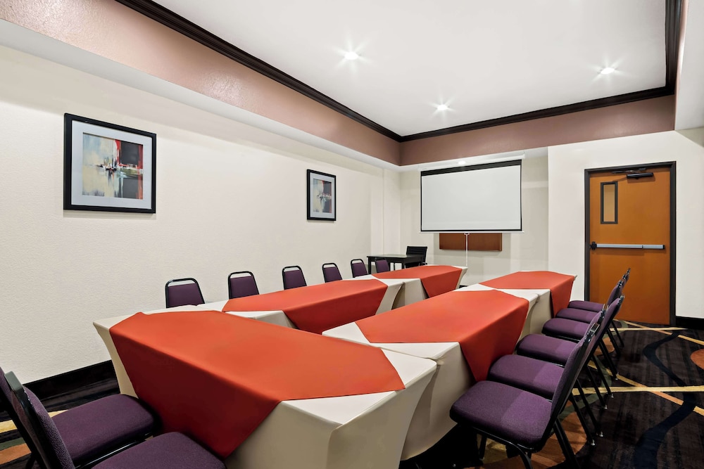 Best Western Plus Rockwall Inn & Suites - photo 33