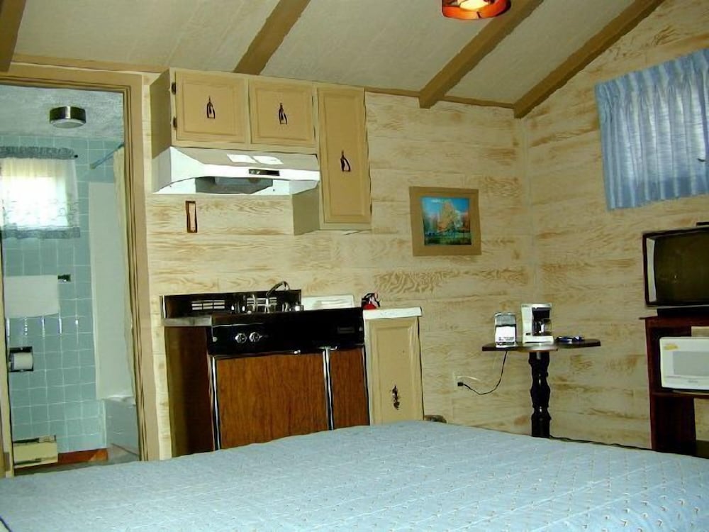Woodland Motor Lodge - photo 36