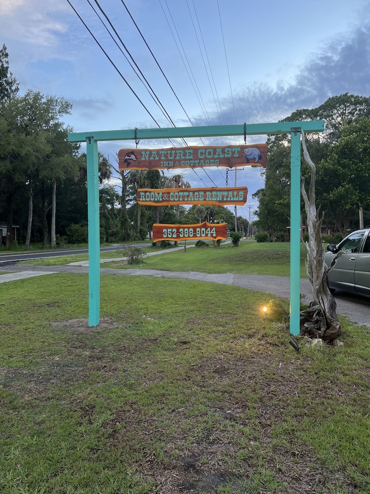 Nature Coast Inn - carbon neutral hotel in Crystal River