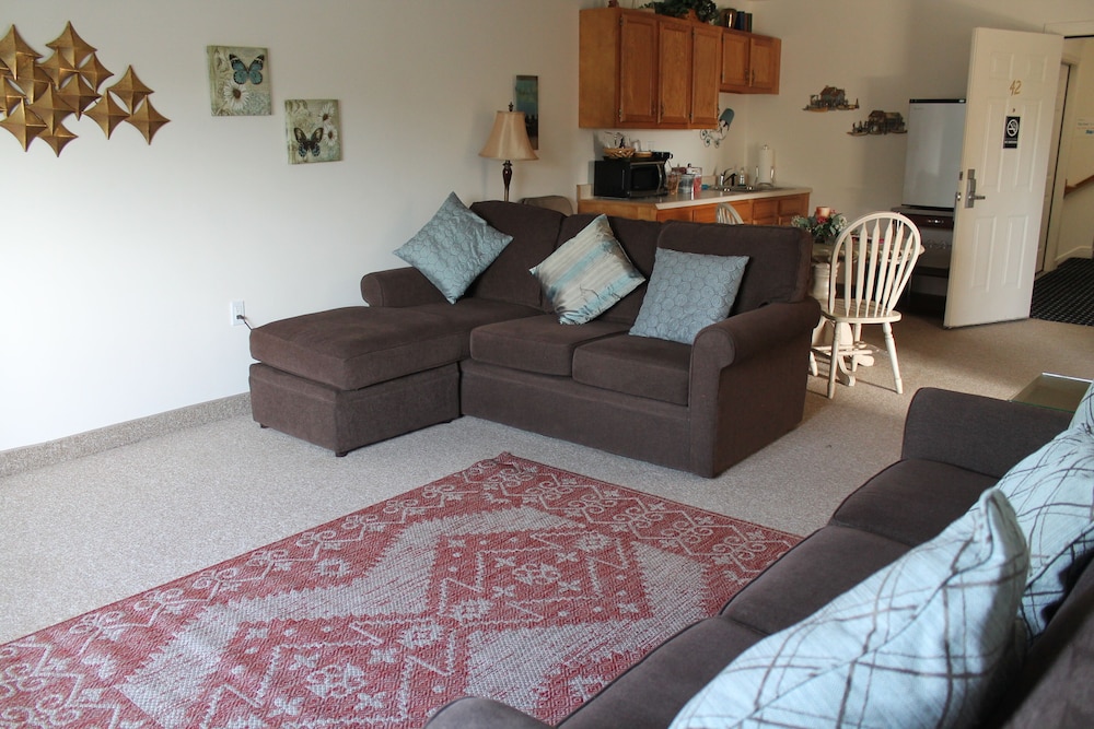 American Host Inn - photo 16