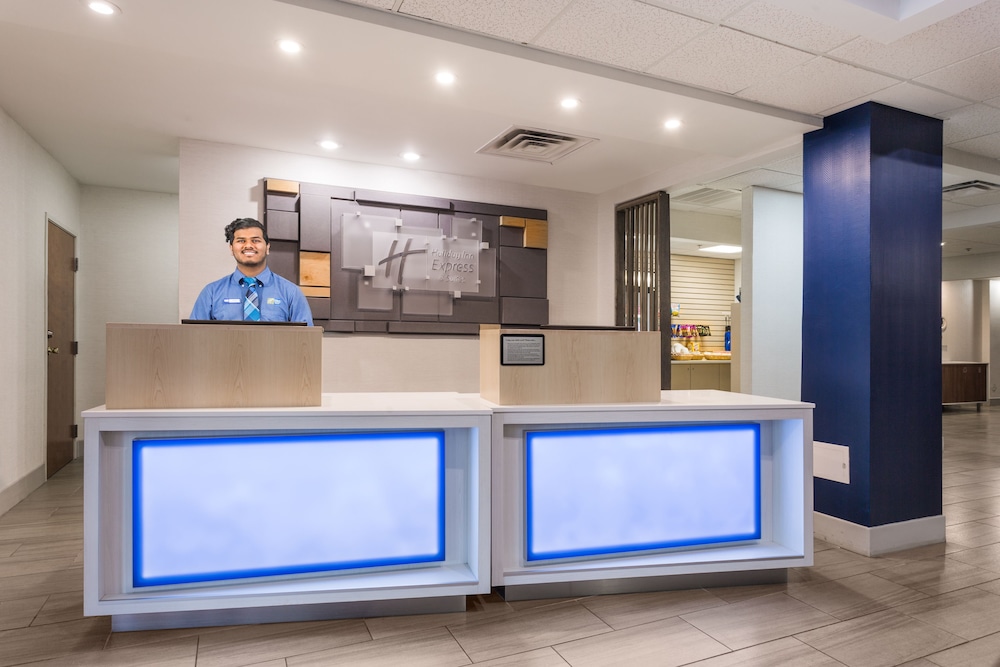 Holiday Inn Express and Suites Petersburg Fort Lee by IHG - photo 2