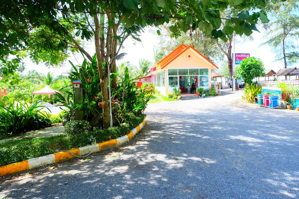 Colour Beach Resort — Tha Sala — photo 2