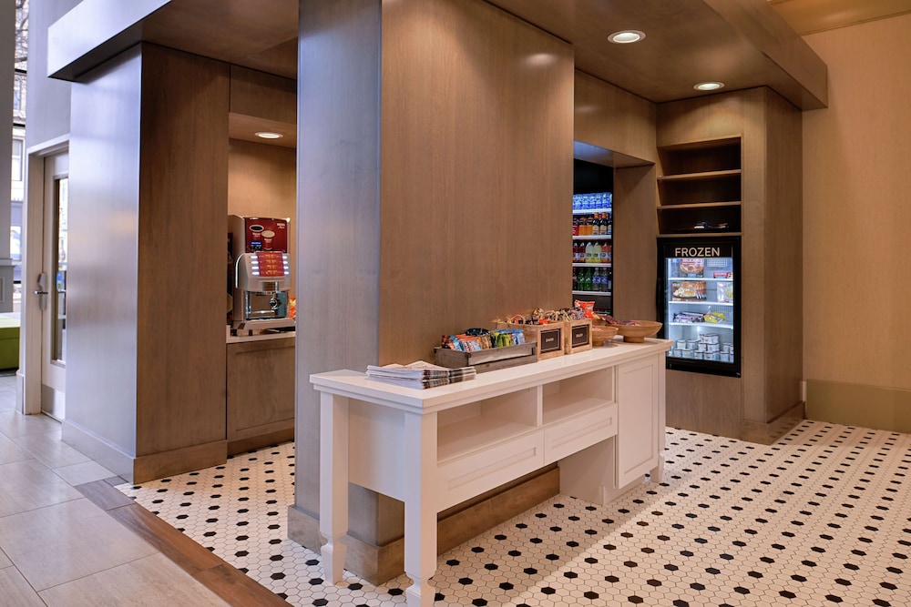 Hilton Garden Inn Terre Haute - photo 72