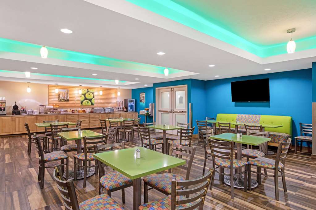 La Quinta Inn & Suites by Wyndham Grand Forks - photo 45