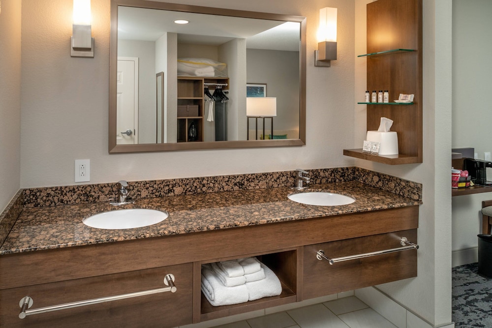 Delta Hotels by Marriott Huntington Mall - photo 5