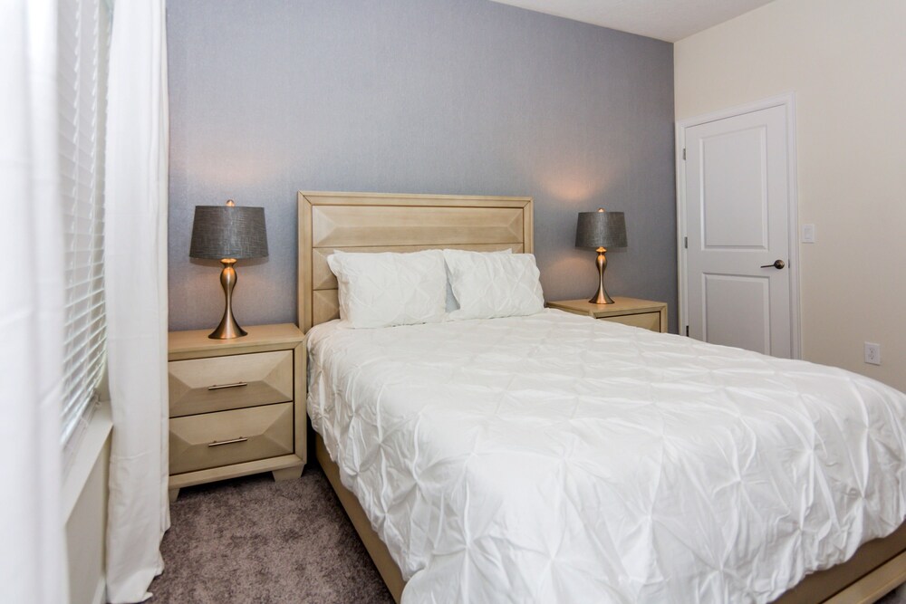 5 Bedrooms 4 Bathrooms Storey Lake 2373 Rt - photo 4