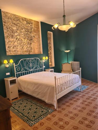 Corte Averaldo — 4-Star Luxury Hotel in San Felice Del Benaco, Italy