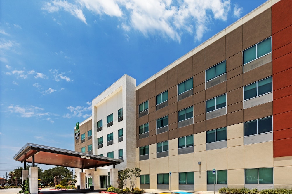 Holiday Inn Express & Suites Stafford NW Sugar Land by IHG - photo 32