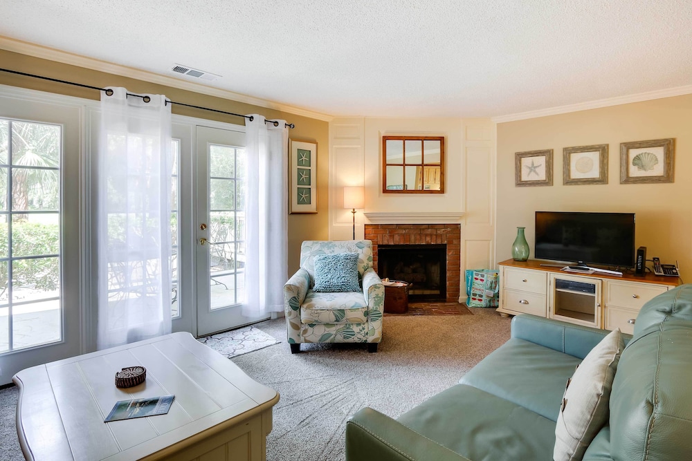 Hilton Head Resort Condo w Pool Access - photo 13