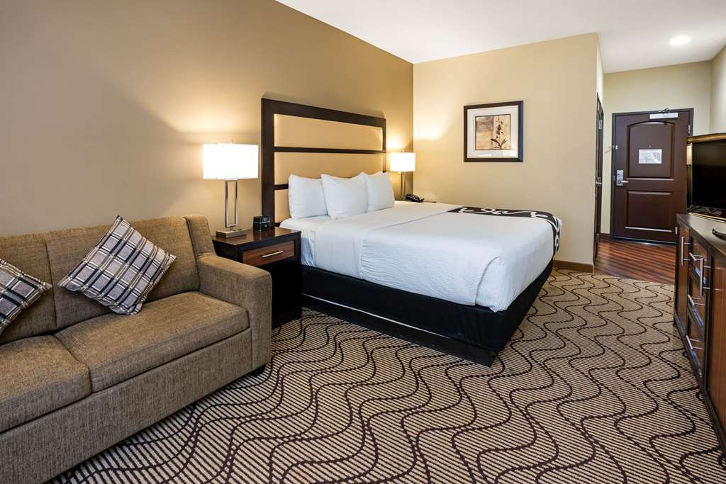 La Quinta Inn & Suites by Wyndham Auburn - photo 31