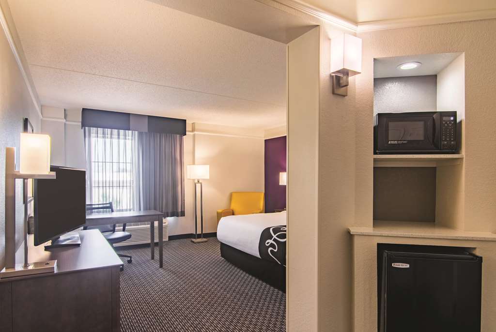 La Quinta Inn & Suites by Wyndham Oklahoma City Norman - photo 30
