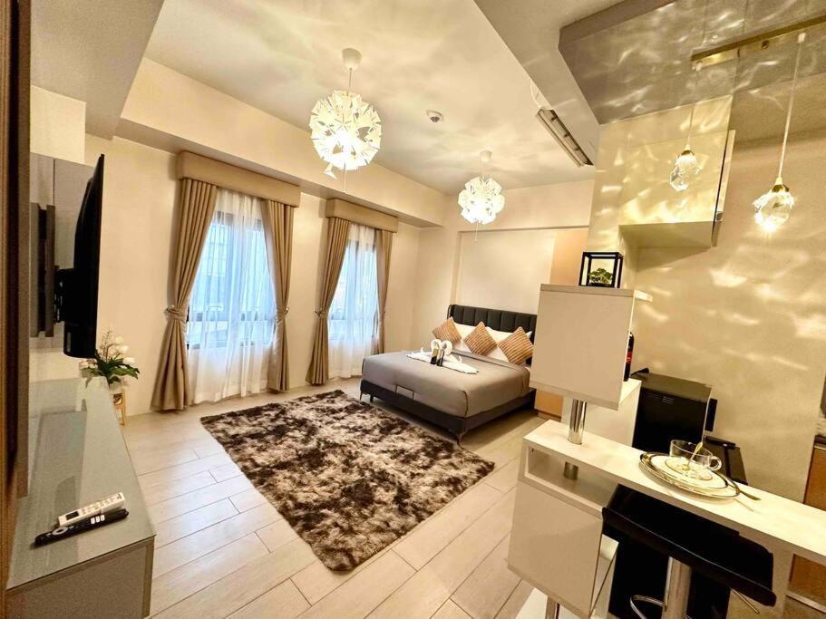 Airport NAIA Terminal 3 Insane Interior — 4-Star Luxury Hotel in Manila, Philippines