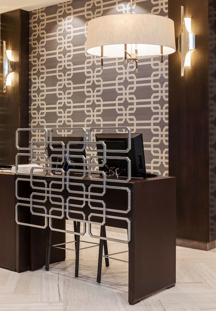 Sheraton Charlotte Hotel - photo 3