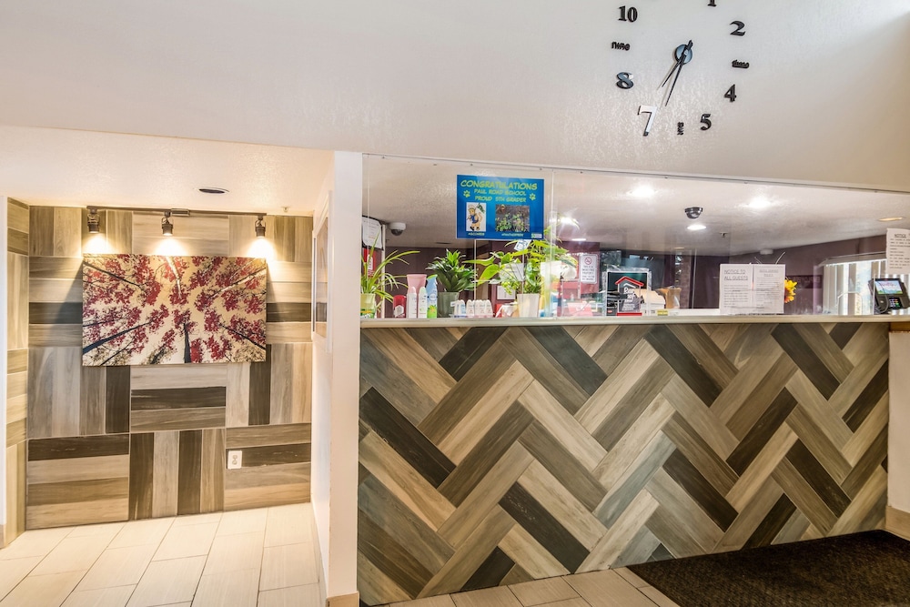 Red Roof Inn Rochester Airport - photo 2