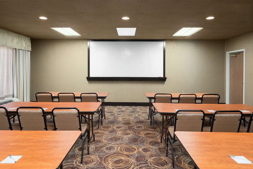 Hampton Inn Pell City - photo 26