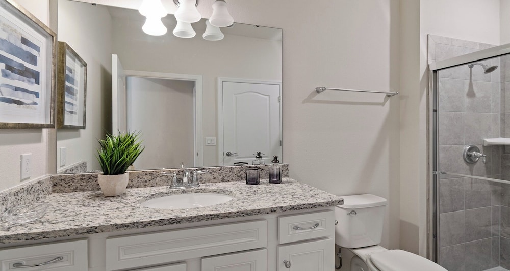 Extraordinary 5BR Private Pool Near Disney Area - photo 18
