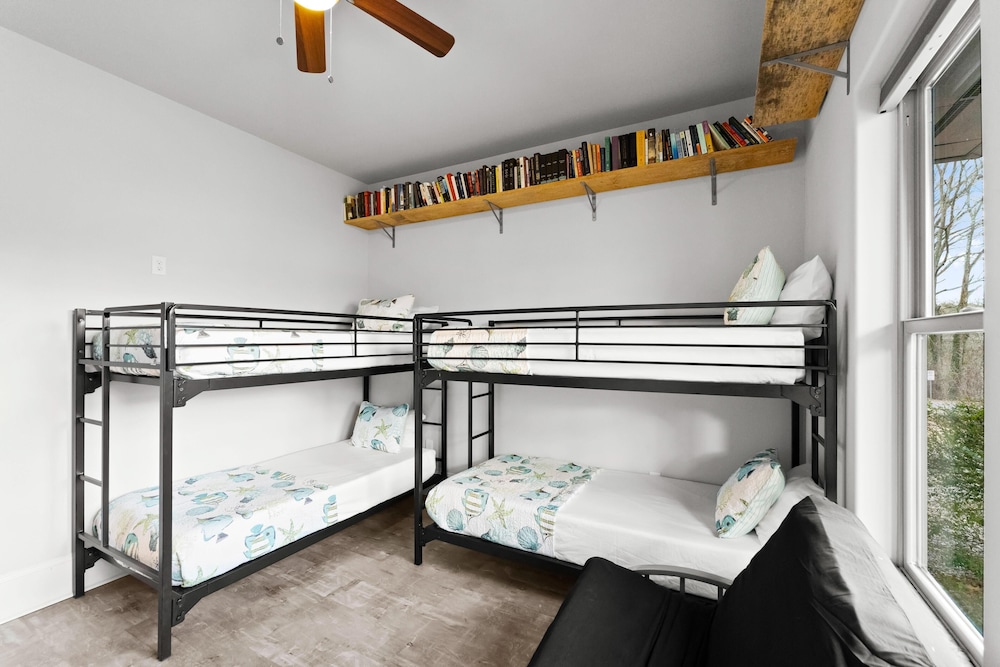 Nancy Key w Pool Wine Cave Optional Boat Rental — 4-Star Luxury Hotel in Denver, United States
