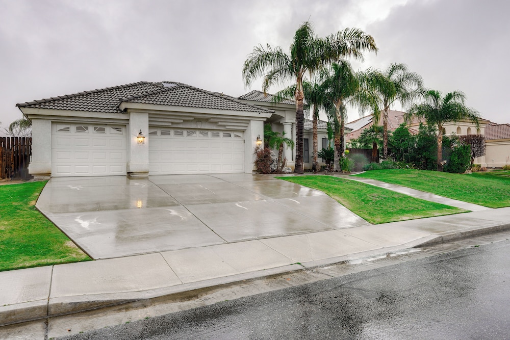 5 Mi To The Marketplace Roomy Bakersfield Retreat — Bakersfield