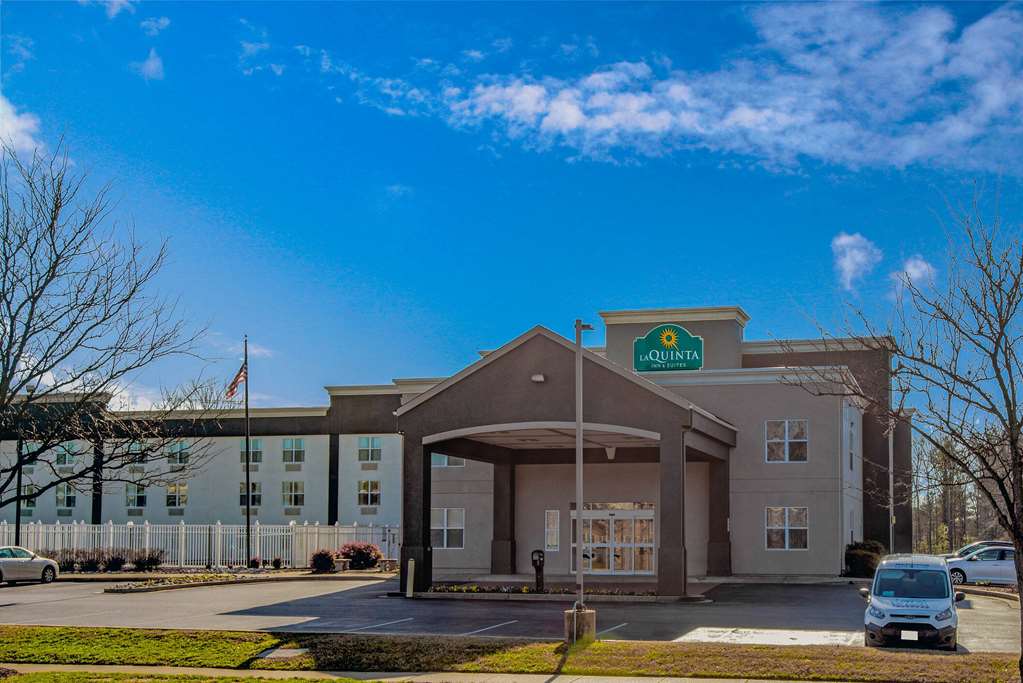 La Quinta Inn & Suites by Wyndham Lexington Park Patuxent - photo 2