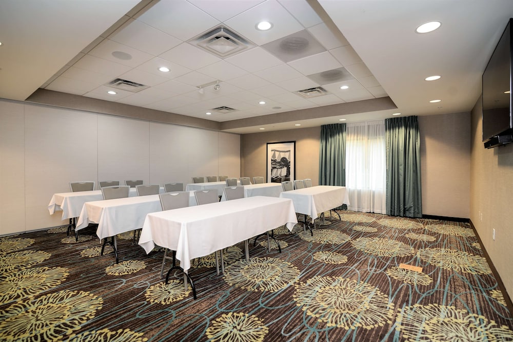 Hampton Inn Brighton - photo 73