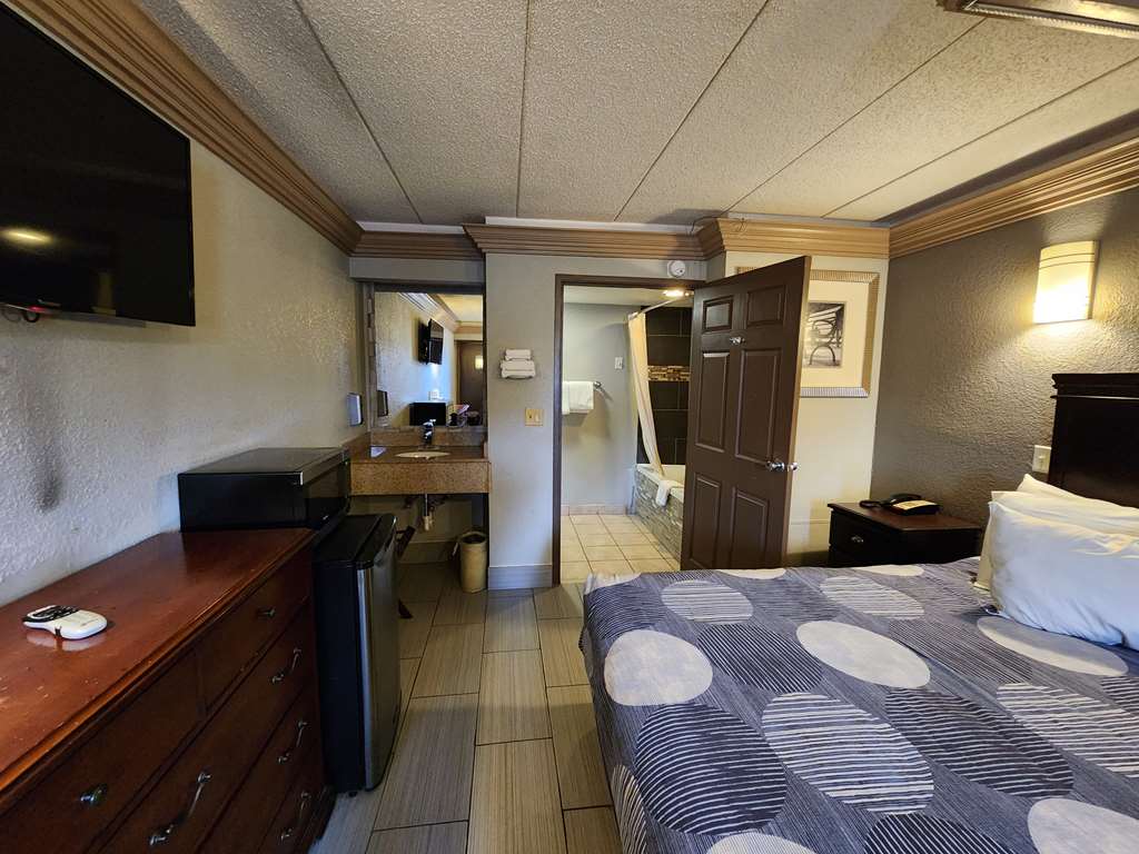 Americas Best Value Inn & Suites Little Rock at Scott Hamilton Dr - photo 46