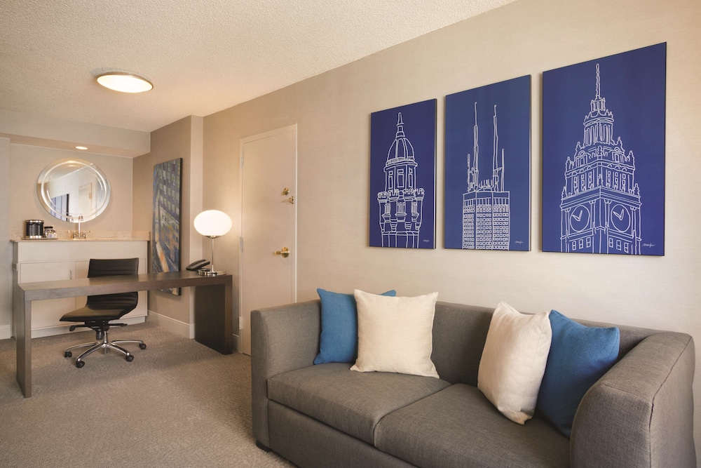 Hilton Chicago Magnificent Mile Suites - photo 21