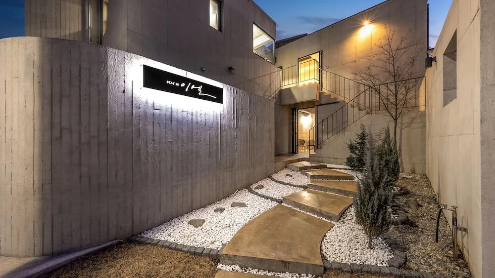 Gyeongju EL Poolvilla Pension — 4-Star Luxury Hotel in Gyeongju, South Korea